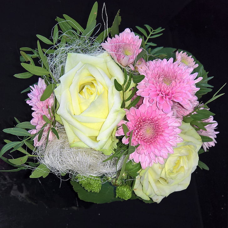 bouquet, nice compilation, close, black background, white roses flowered up, pink, chrysanthemums