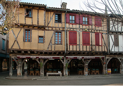 Frankrike, Mirepoix, middelalderlandsbyen, arkader, fasader, tømmerstokkhus