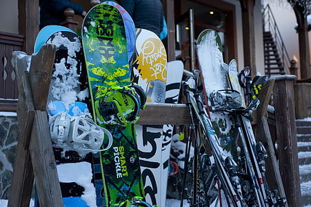 equipo, hielo, esquí, nieve, snowboard, snowboard, cubierto de nieve