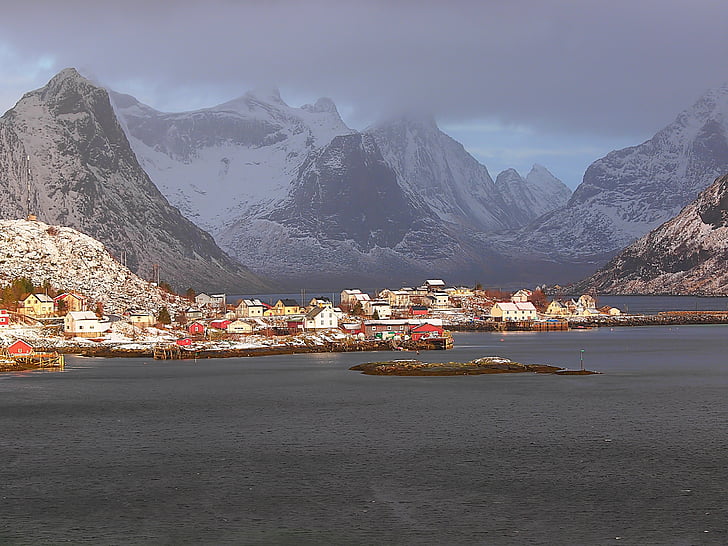 Noorwegen, Reine, Lofoten, zee, huis, berg, sneeuw