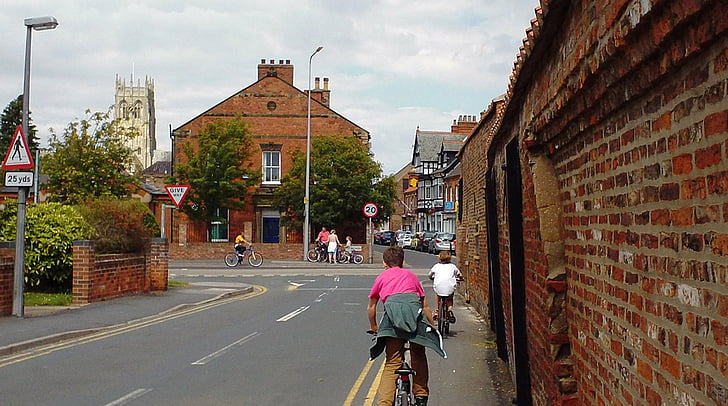 street, village, england, yorkshire, hedon, sidewalk, bicycles