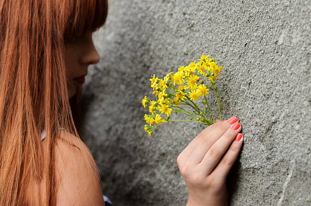 Κορίτσι, λουλούδια, διάθεση, λουλούδι, Κίτρινο, ένα άτομο, φύση