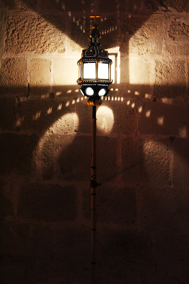Lampe, Katharer Lampe, Licht und Schatten, alte Lampe, Schatten Spiel, elektrische Lampe, Straßenlaterne