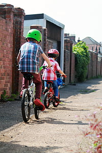 Callejón de, bicicletas, ciclistas, bicicletas, muchachos, niño, niños