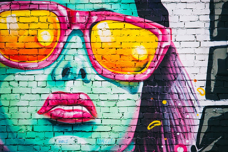 Foto, kvinna, bär, Rosa, solglasögon, målade, tegel