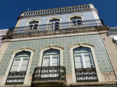 Silves, Algarvė, Portugalija, Pagrindinis puslapis, fasadas, langas, balkonas
