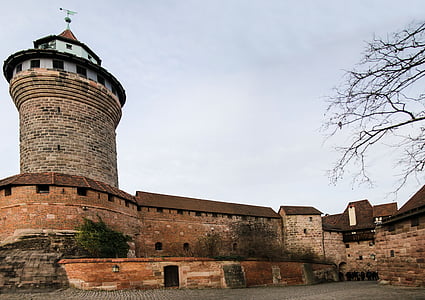 Nuremberg, pils, imperatora pils, viduslaikos, tornis, pils sienas