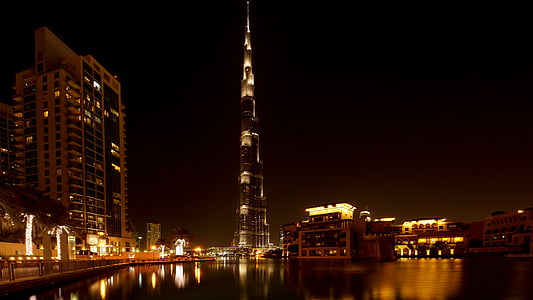 Dubai, Burj khalifa, gratte-ciel, nuit, lumière, mise en miroir, eau