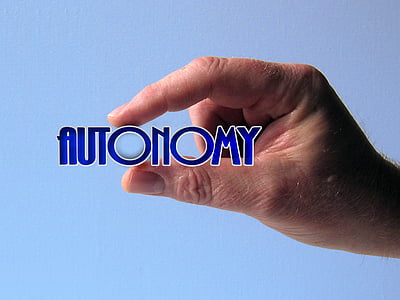 autonomija, roka, pastāvīgi, pirkstu, trausla, aizsardzība, pašvaldību likums