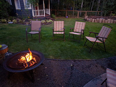 pati del darrere, pou de foc, cadires, l'estiu, nit, a l'exterior, foc - fenomen natural