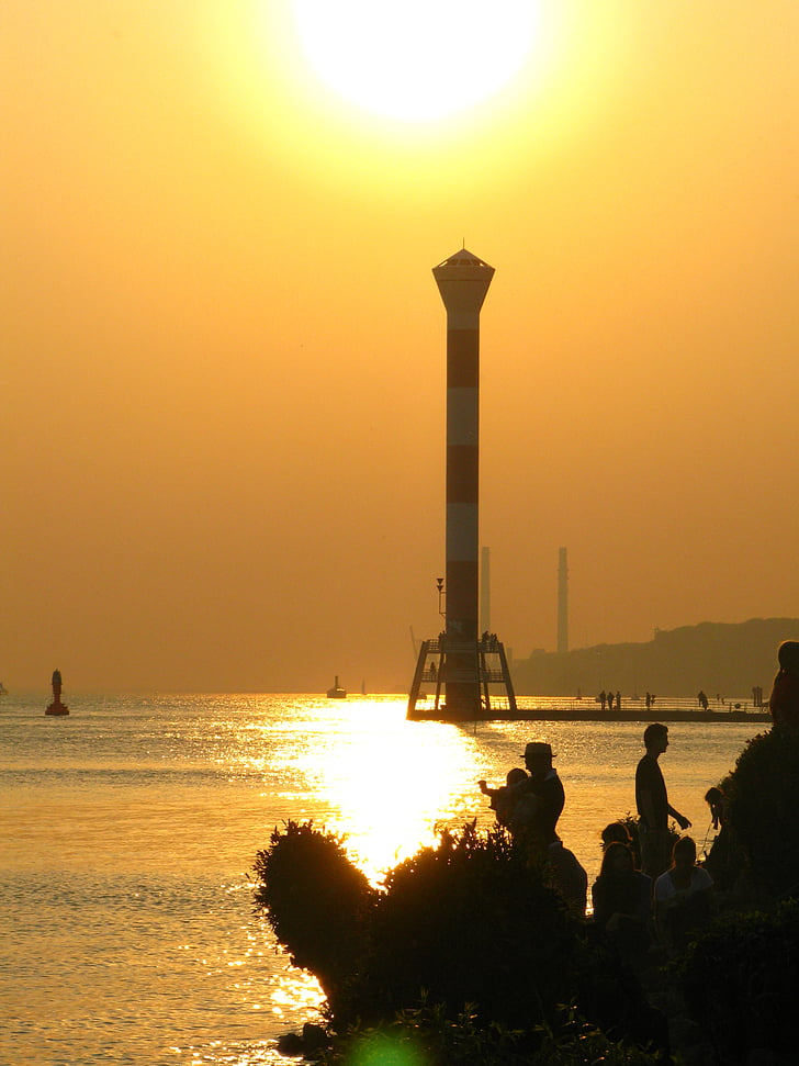 Lighthouse, solnedgång, Elbes strand