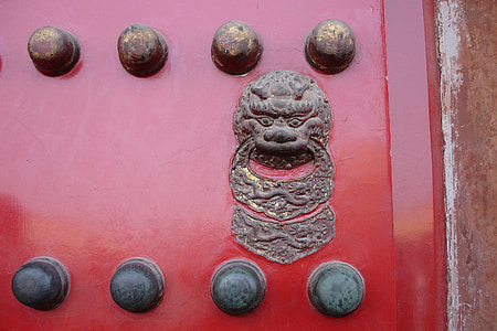 Ķīna, durvis, lauvas galva, sarkana