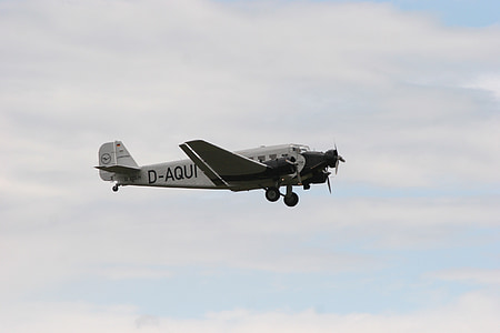 Flugzeug, JU52, Junker, historisch, Flugshow, Luftfahrt, fliegen