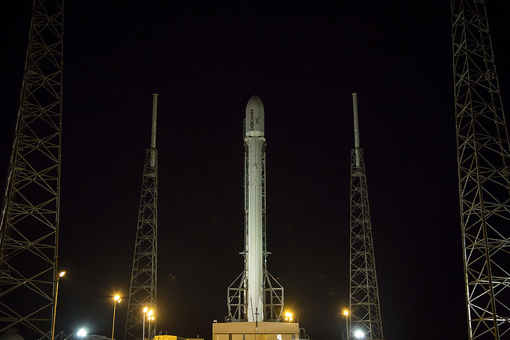 Cap canaveral, rampe de lancement, lancement de fusée, compte à rebours, SpaceX, Lift-off, espace