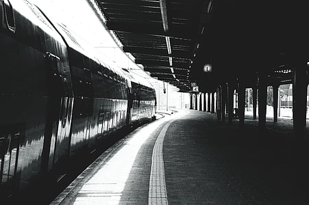 hitam dan putih, kereta api, Stasiun Kereta, transportasi, tidak ada orang, di dalam ruangan, hari