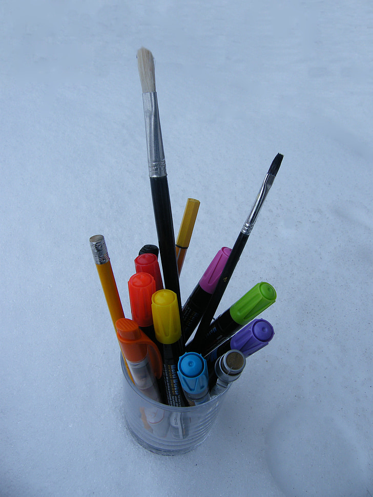 dažai, spalvoti pieštukai, šepetys, biuras, rašikliai, spalvinga