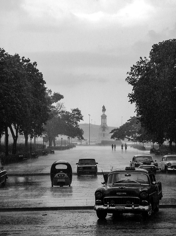 Kuba, Debesuota su pragiedruliais, Auto, kelių, lietus, juoda ir balta