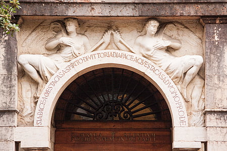Eingang, Tür, Relief, alte villa, Residenz, Vittoriale italiani, Museum