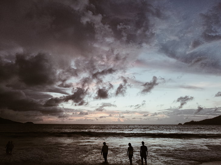 silhouette, trois, personne, pas à pas, corps, eau, plage