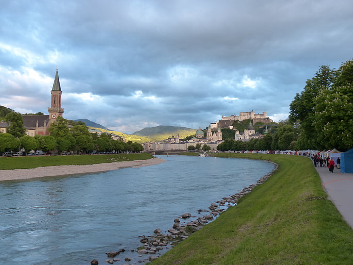 Salzburg, abendstimmung, Salzach, floden, ved flodbredden, Evangelische christuskirche, Kristi kirke