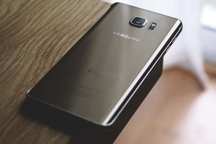 grijs, Samsung, Duo 's, bruin, houten, tabel, mobiele