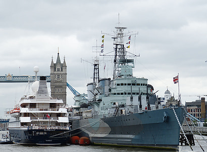 buque de guerra, Puente de la torre, Londres, Río Támesis, Inglaterra, Reino Unido, puente