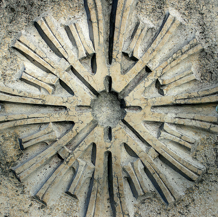 relief, symbol, sun, rays, center, district, stone figure