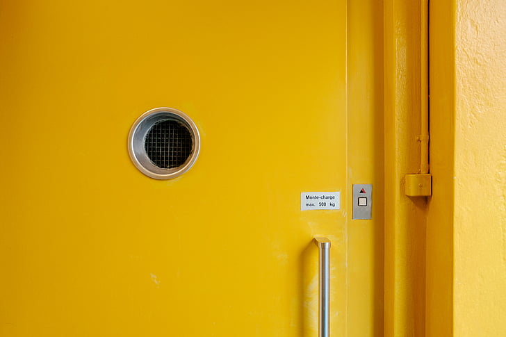 detalus vaizdas, durys, durų rankena, medinės durys, geltona