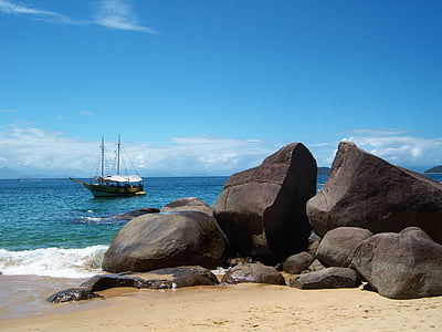 barco, Playa, mar, piedras, cielo azul, Paraty, Brasil