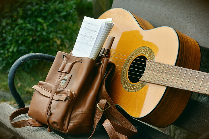 ruksak, klupa, gitara, glazba, žičani instrumenti, drvo, drvo - materijal