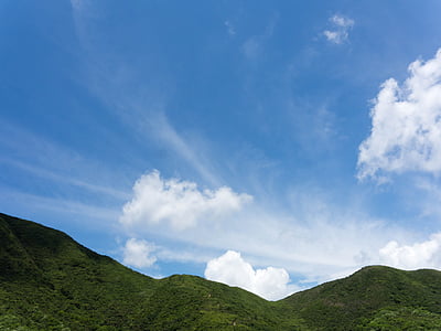 Hong kong, błękitne niebo, góry