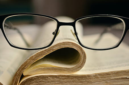 Bíblia, ulleres, llibre, Sagrada Escriptura, pàgines del llibre, ulleres de lectura, llegir