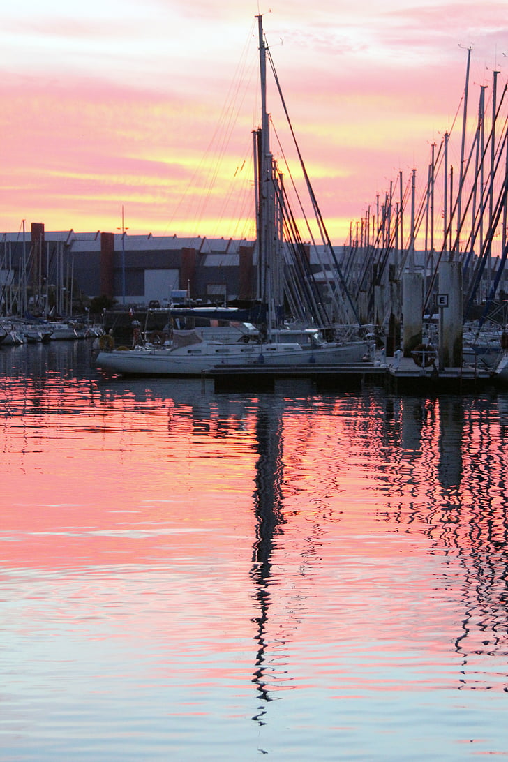 Yacht, reflektion, Cherbourg, Frankrike, skymning