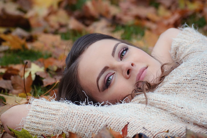 girl lying down, autumn park portrait, girl in the park, beauty, make-up, portrait, park