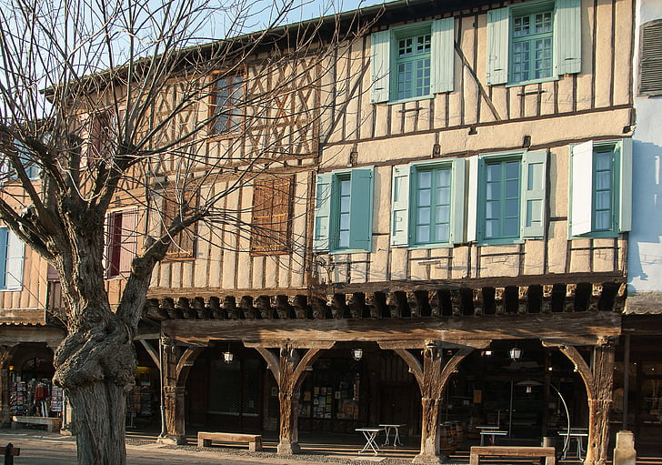 Frankrike, Mirepoix, middelalderlandsbyen, arkader, fasader, tømmerstokkhus