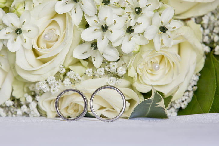 Hochzeit, Blumenstrauß, Rosen, Ringe, weiße Rosen, Blumen, Buttersäure