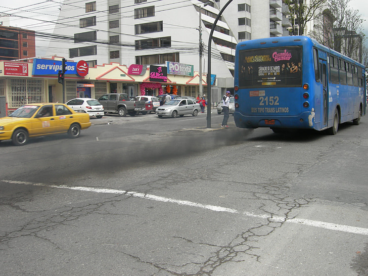 asap buangan, polusi, lingkungan, Quito, Ekuador, transportasi umum, Bus