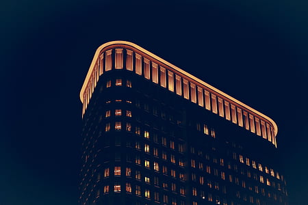 baja, ángulo de, Fotografía, edificio, luces, durante la noche, Estados Unidos