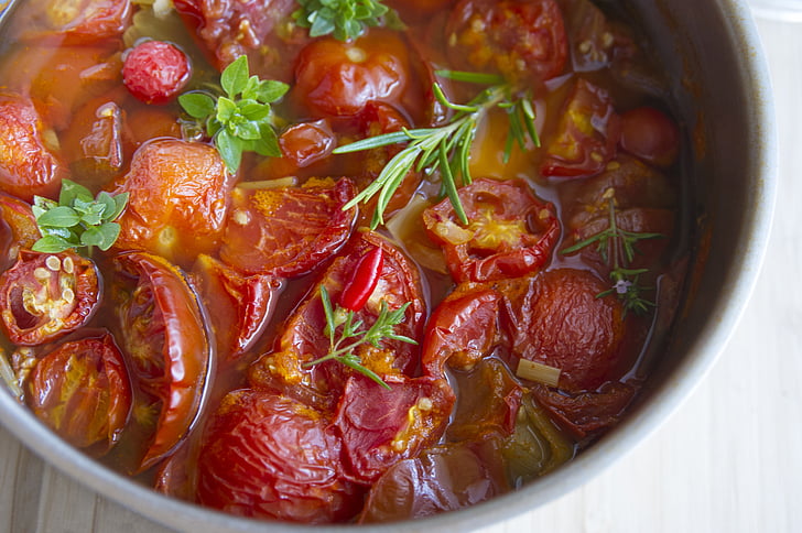 Geschmorte Tomaten, Gericht, Suppe, italienische Küche, vegane restaurants, vegetarische, eine gesunde Ernährung