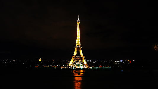Francia, París, la torre eiffel, vista de noche
