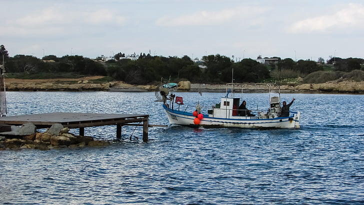 Kypr, Liopetri, Potamos, rybářský člun, s pozdravem