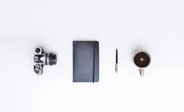 zátišie, fotoaparát, notebook, pero, pohár, hrnček, káva