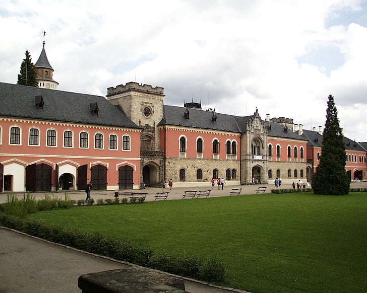 hrad, Sychrov, Česká republika