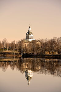 Skellefteå, sarakstā iekļautajiem landskyrkan baznīca, baznīca, no rīta, pārdomas, arhitektūra, ūdens