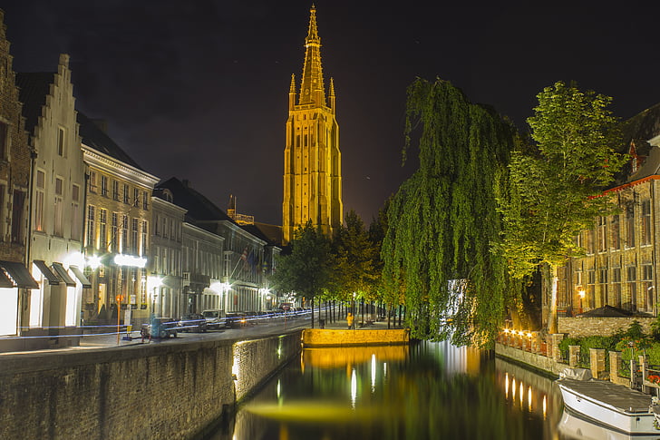 Bruges, csatornák, Nocturne, éjszakai fotózás, Belgium, hosszú expozíció, középkori torony
