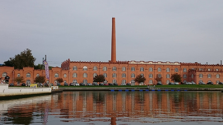 Portugal, Aveiro, Fabrica de ceramica, Factory, vatten, sjön, floden