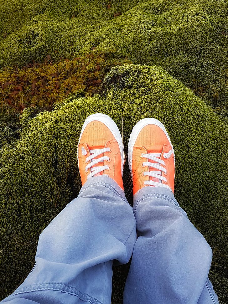 champ de lave, champ de mousse, Islande, se détendre, orange, chaussures, mousse verte