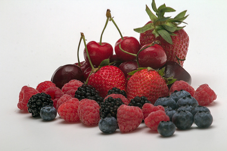 Natiurmortas, uogos, vaisiai, gervuogės, mėlynės, Avietės, vyšnios