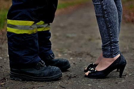 požární boty, podpatky, Chlapec, Děvče, cesta