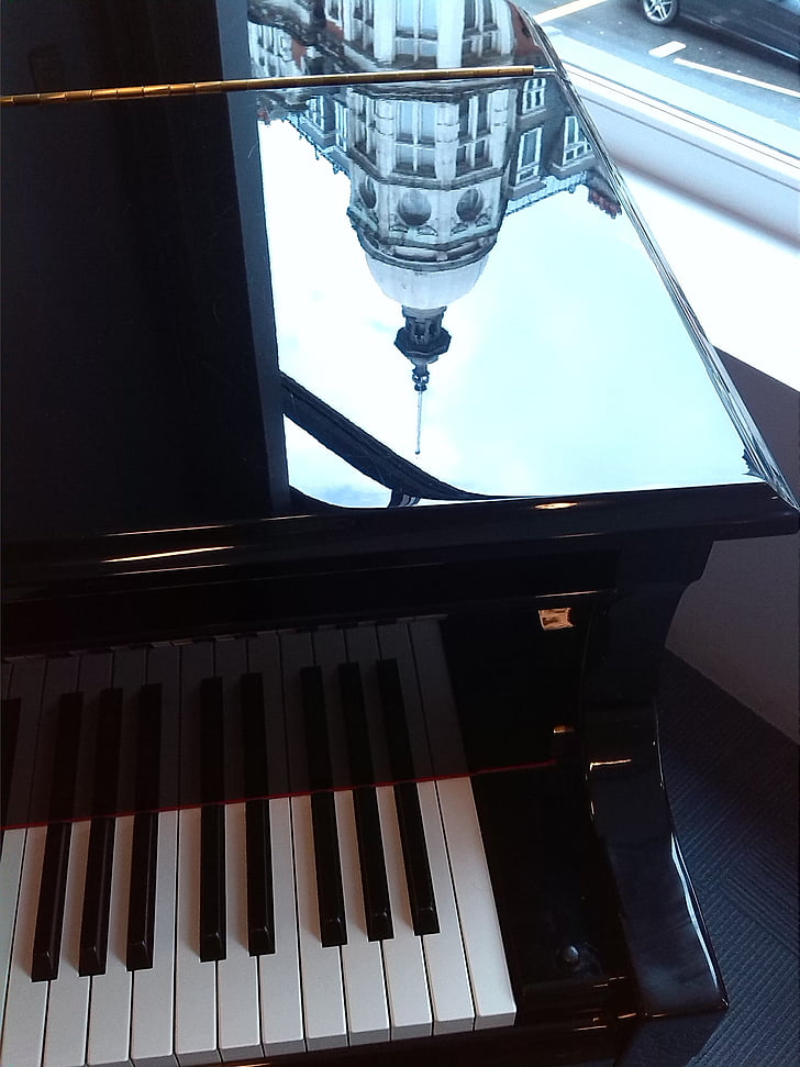 Londres, piano de cauda, música